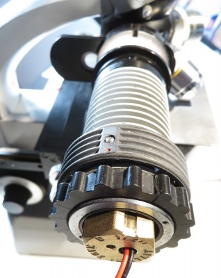 Illuminatore inserito nel portalampada del microscopio