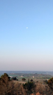Panorama con Luna - domenica 12 aprile - nessuna montagna sullo sfondo