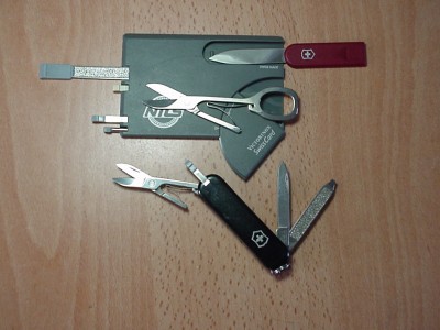 Micro coltellino multi uso, in versione tascabile o, tipo carta di credito, per il borsello.